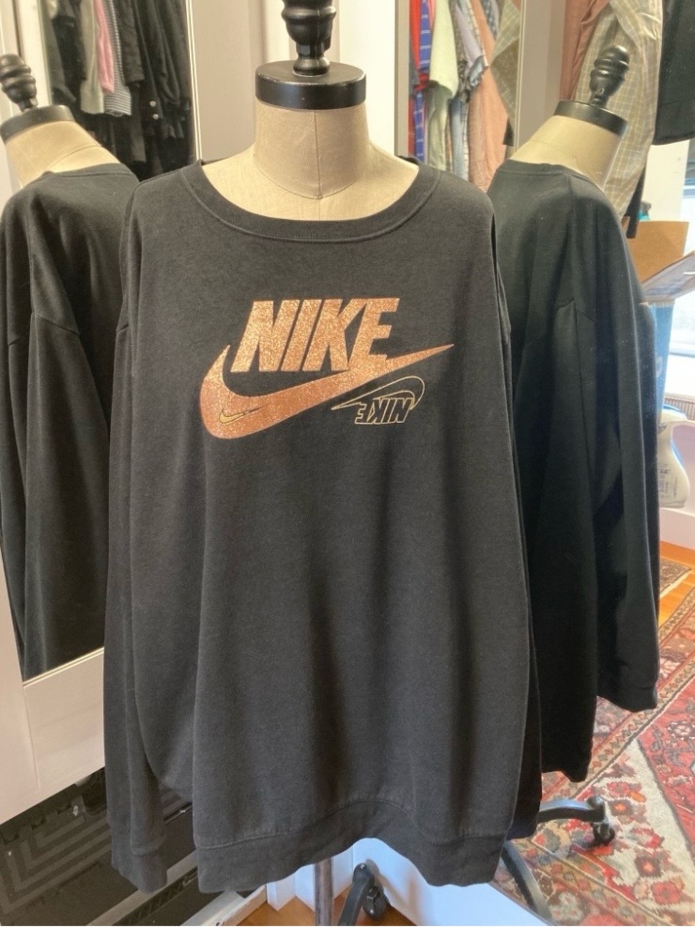 Vintage Nike Women’s Black Crewneck Sweatshirt wMetallic Rose Gold Logo, Size XL
